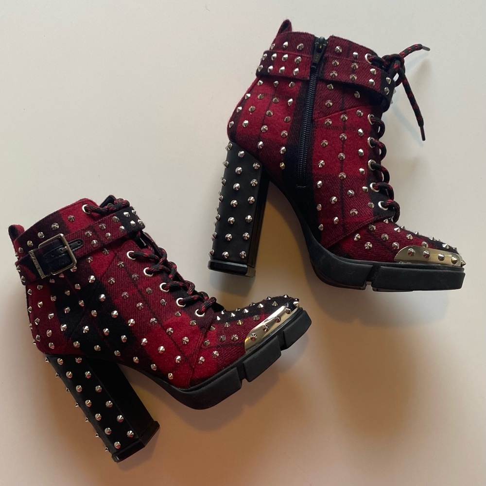 🔥NWOT Gianna Bini Rhiannen Studded Lug Sole🔥 tartan red & black plaid